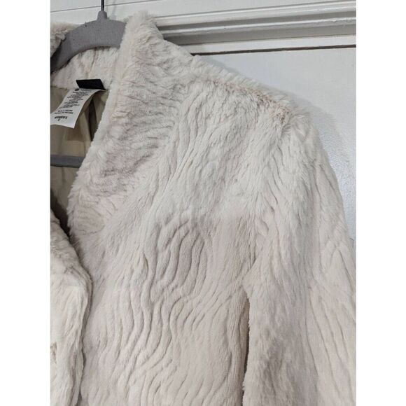 Patagonia Pelage Faux Fur Jacket women's size Small off white cream 2 button - Picture 2 of 6